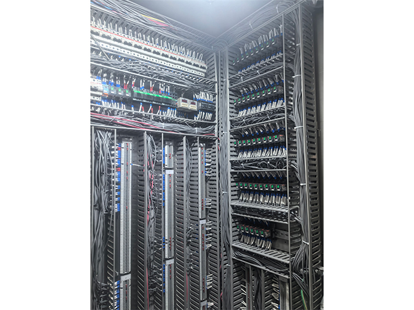 现代重工GIS汇控柜柜内布局